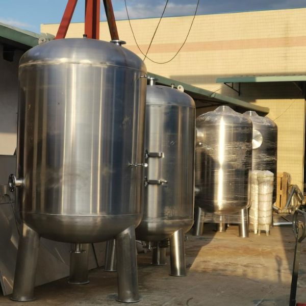 不銹鋼機械過濾器Φ1000×2300x2.0錳砂過濾器選型